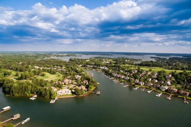city street in Denver, North Carolina