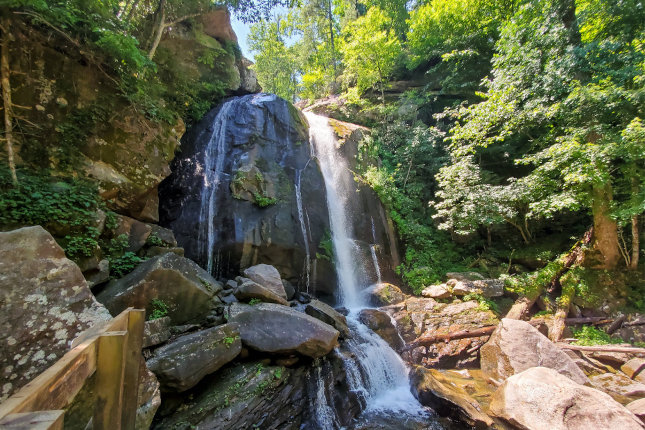 city street in High Shoals, North Carolina