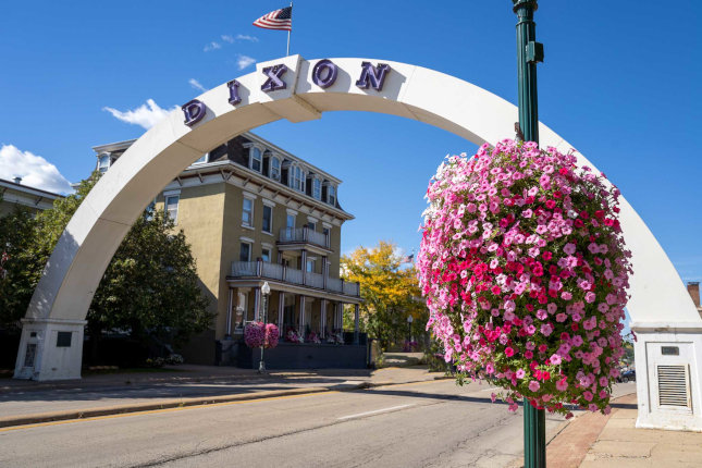 street view in Dixon, Illinois