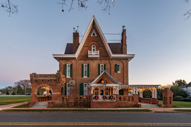 city street in Kernersville, North Carolina