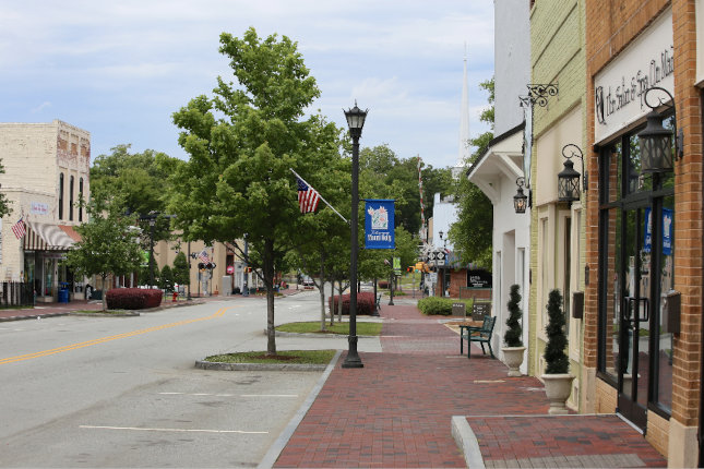 city street in Kings Mountain, North Carolina
