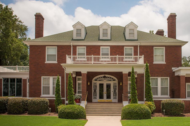 city street in Laurinburg, North Carolina