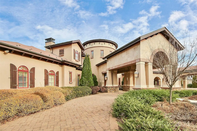 city street in Lowesville, North Carolina