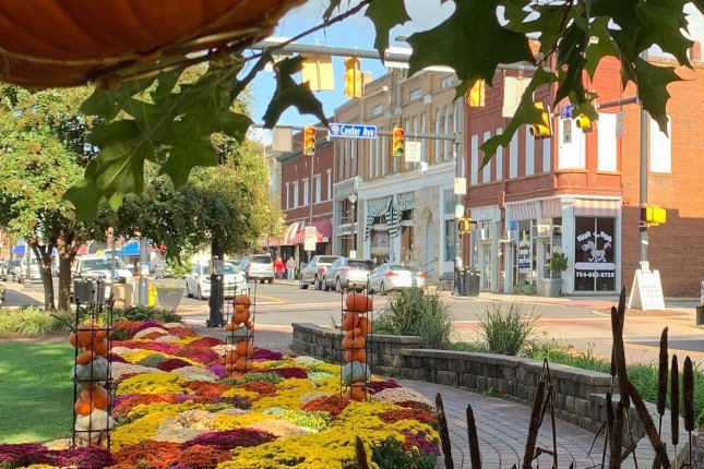 city street in Mooresville, North Carolina