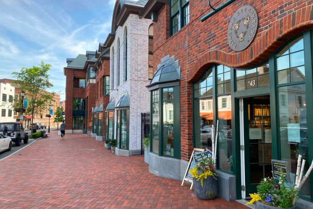 city street in Westport, North Carolina