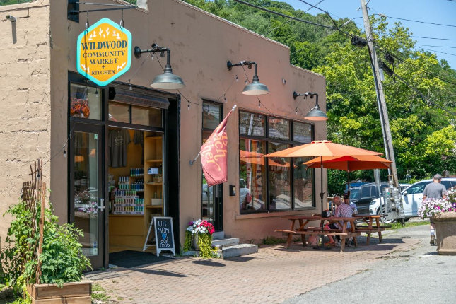 city street in Wildwoods, North Carolina