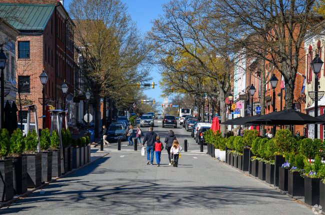 city street in Woodlawn, Virginia